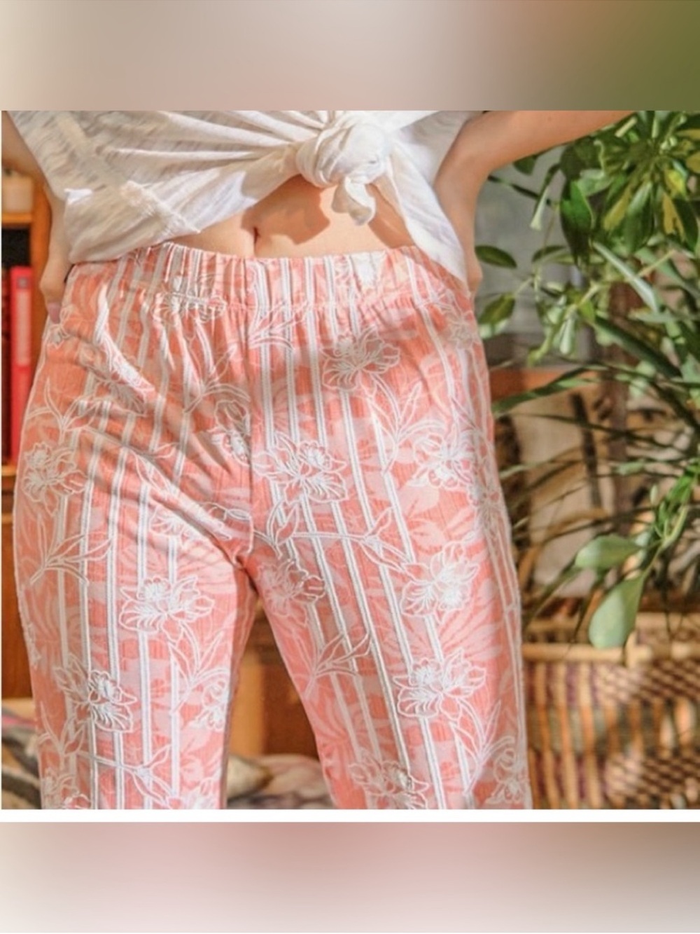 💞 Floral Coral Boot‑Cut Pants with White Print NWT - Picture 2 of 6